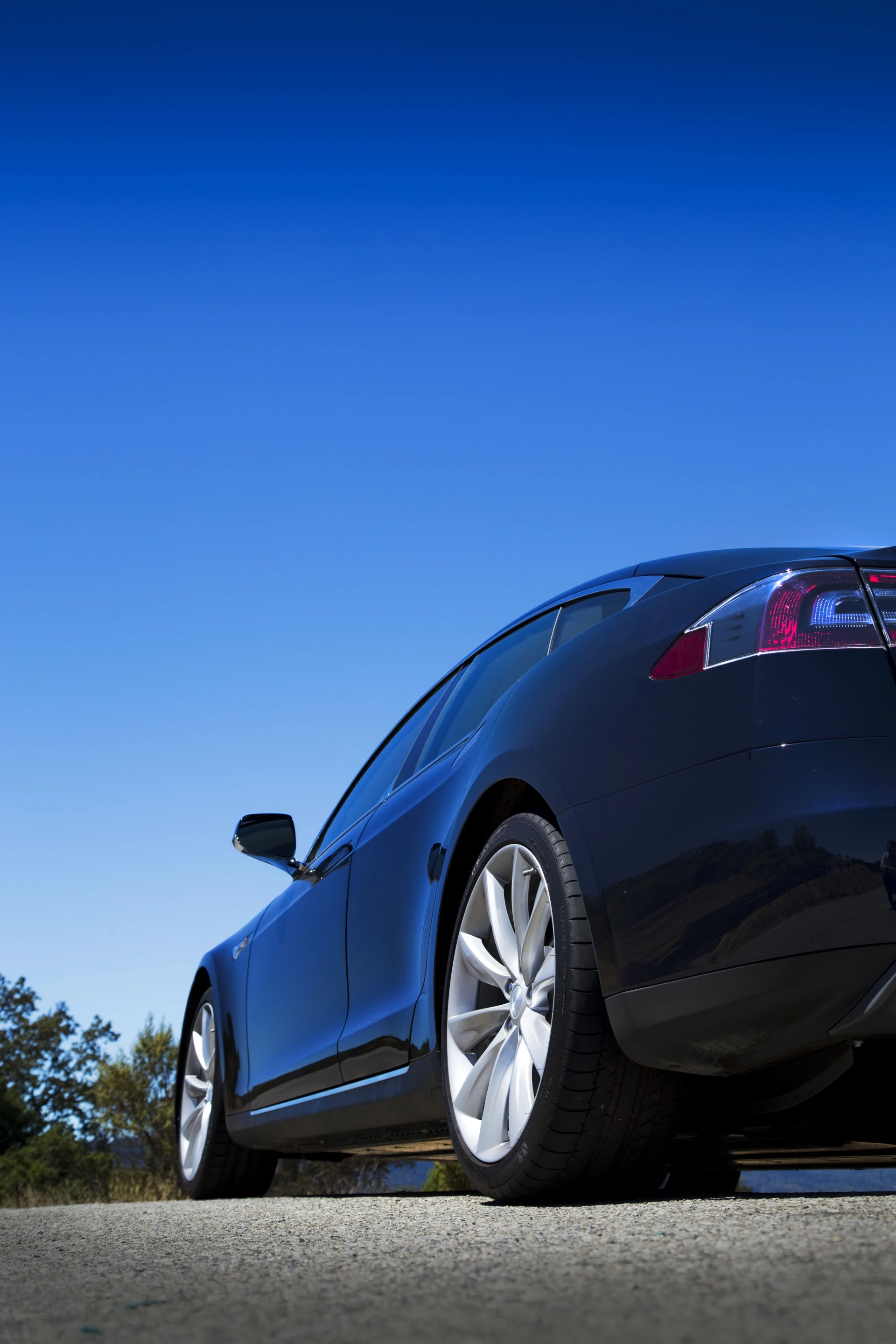 The top of the line performance Model S P85 is equipped with a 85 kWh battery pack and 310 kW motor that translates into 416 hp and 443 lb.ft of torque (Photo: Angus MacKenzie/gizmag.com)
