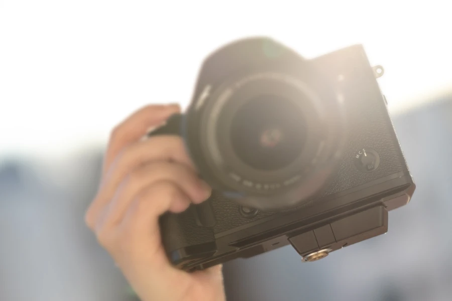 Memistore can be mounted to a camera or tripod and offers photographers somewhere to stow away spare SD cards