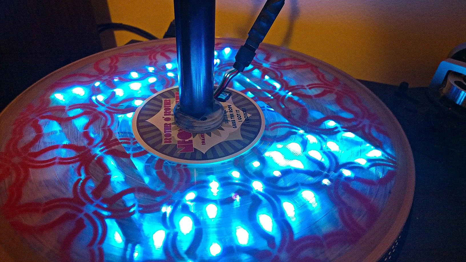 The LED lights are powered by a Li-ion battery tower mounted to a 45 adapter
