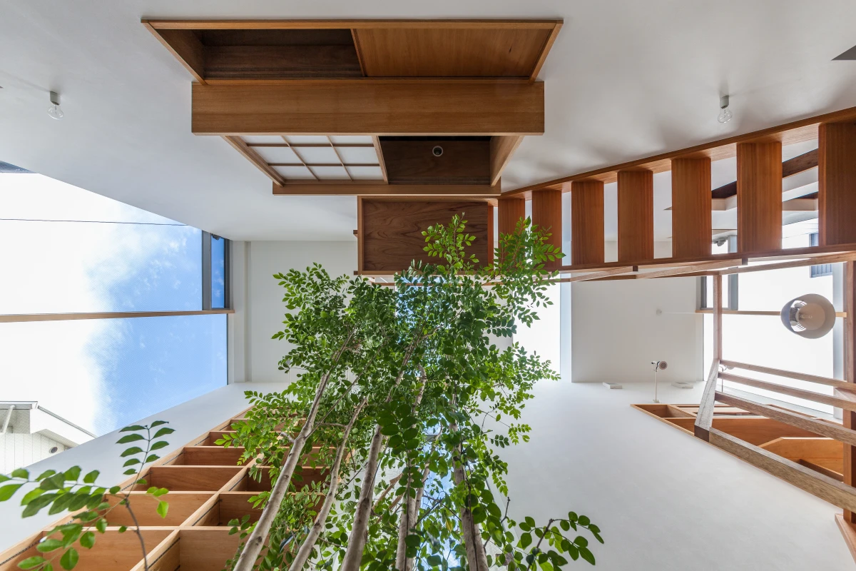 Staring up at the ceiling of the House in Ouji