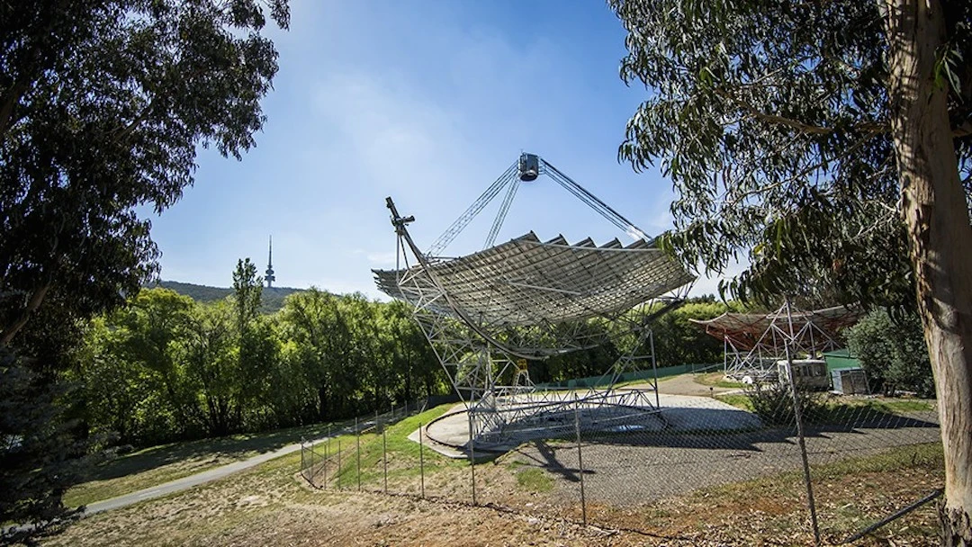The Big Dish at ANU in Canberra, Australia, reflects sunlight from the concave surface onto the small receiver at the top, where water is heated into steam to generate electricity