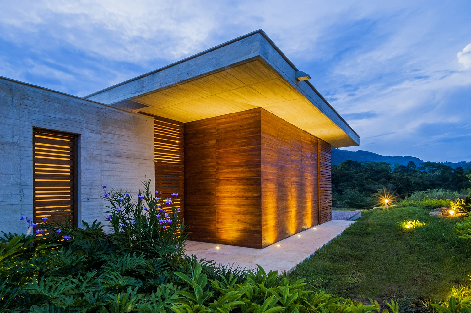 Casa 7A features a layout that is largely open to the elements but still allows a degree of privacy (Photo: David Uribe)