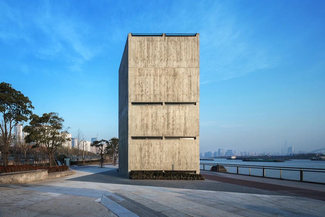 Though the home sports see through ceilings and walls, its concrete facade frees occupants from the wandering gaze of passersby (Photo: Atelier FCJZ)