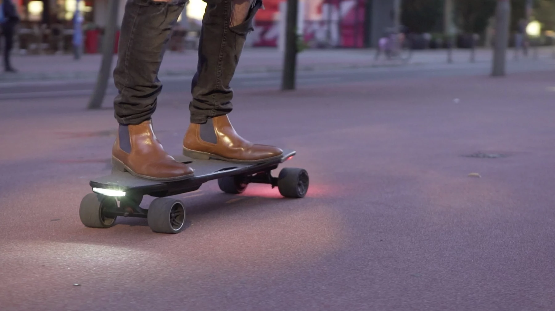 The StarkBoard remote-free electric skateboard is currently raising production funds on Indiegogo