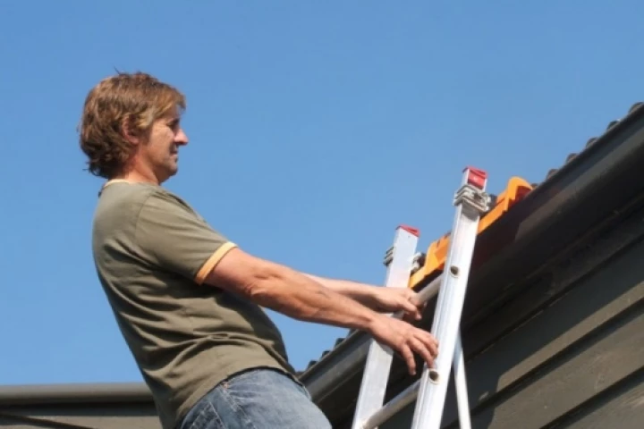 Laddersmart safety devce