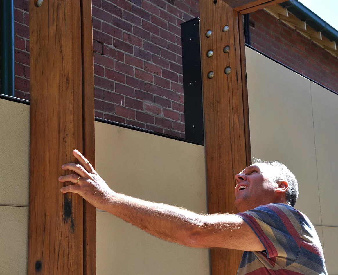 Architect Ray Demkiw talks to Gizmag about the Beach Avenue home (Photo: Edoardo Campanale for Gizmag)