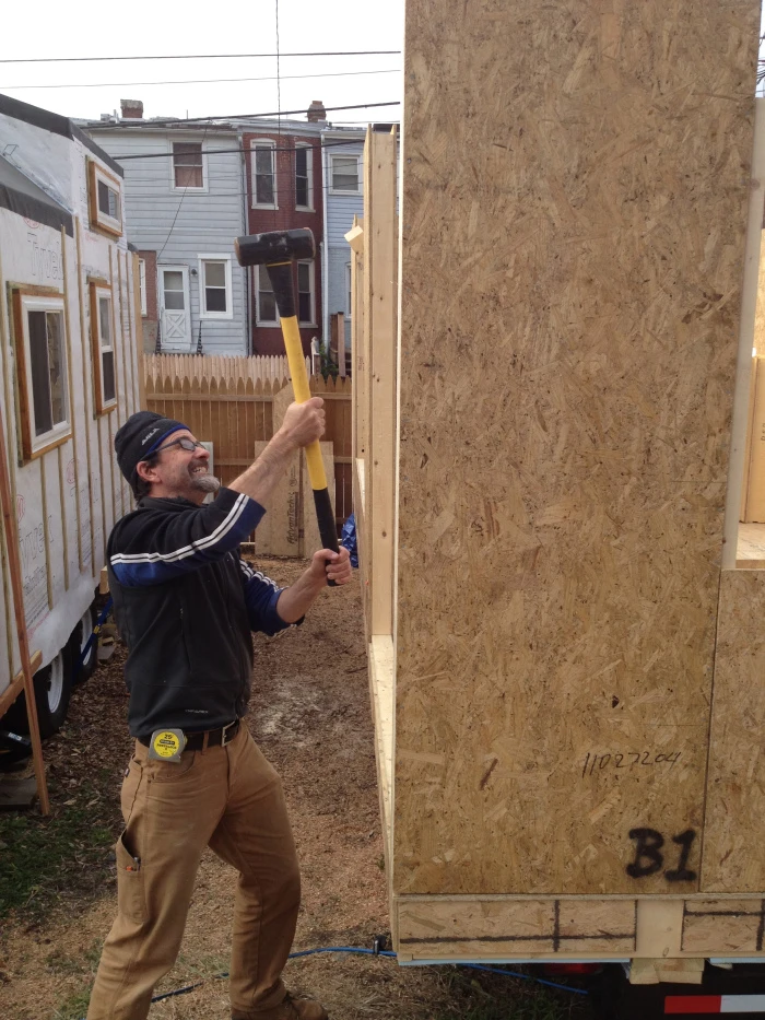 Construction process – final wall panel going up (Photo: Paul Burk Photography)