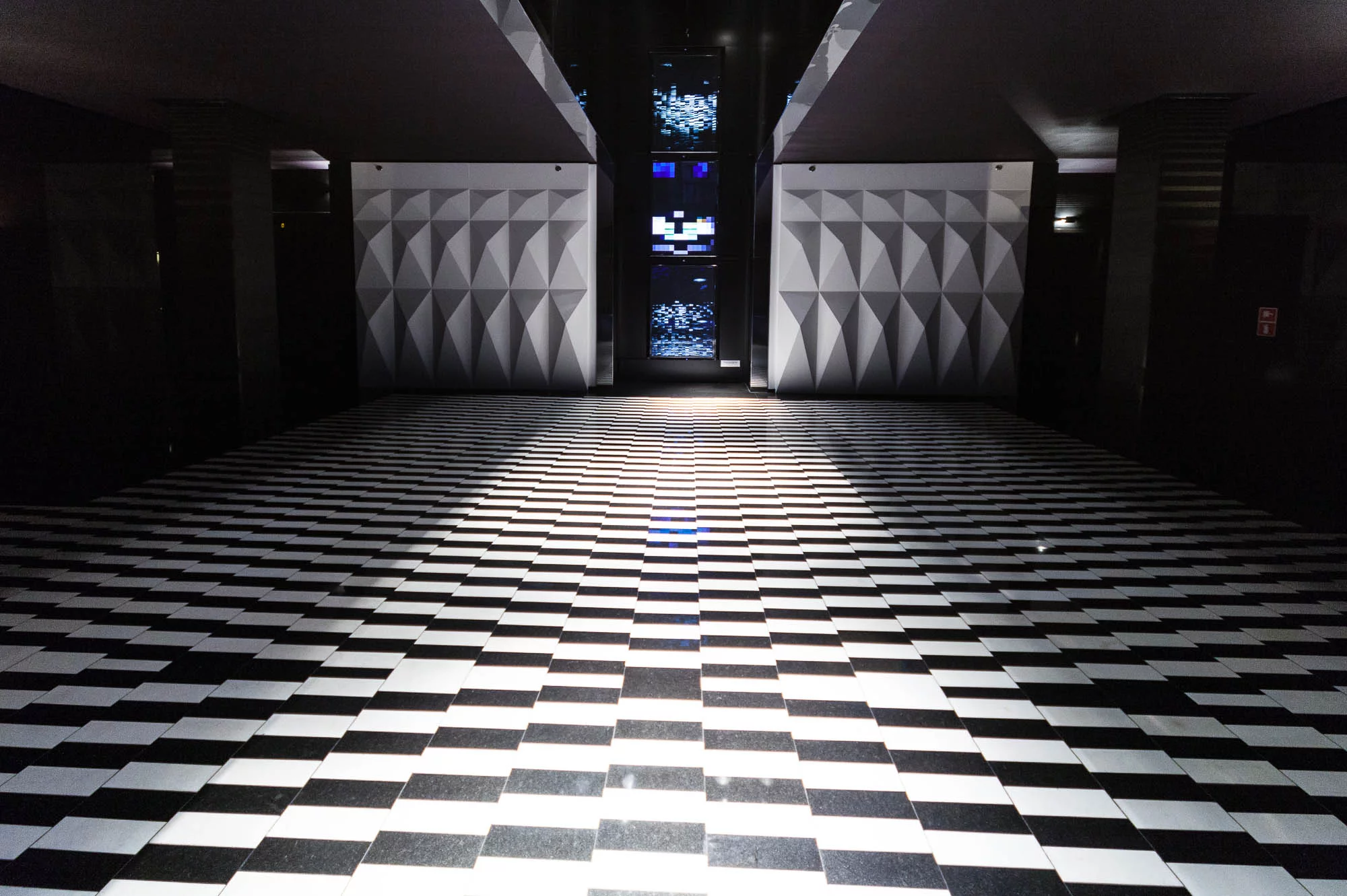 Blow Up Hall 5050: the main artwork (Photo: Loz Blain/gizmag.com)