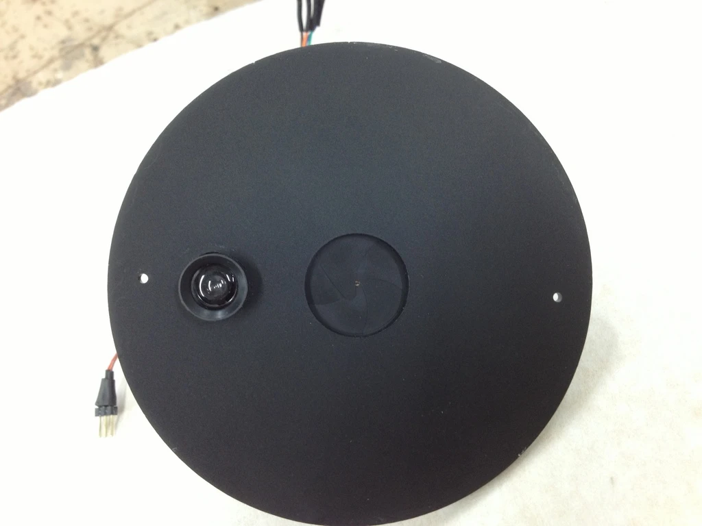 Pinokio's face plate contains a camera, microphone, and a halogen bulb (hidden behind a mechanical iris)
