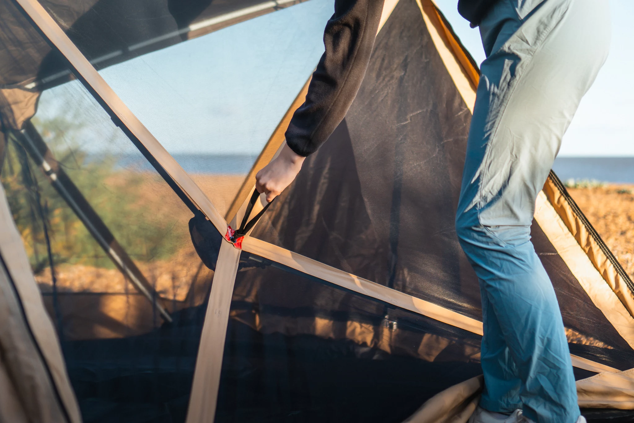 Much like Gazelle tents and other instant-pitch hub designs, the Mouflon pitches into freestanding form with a couple pulls of the hub handles