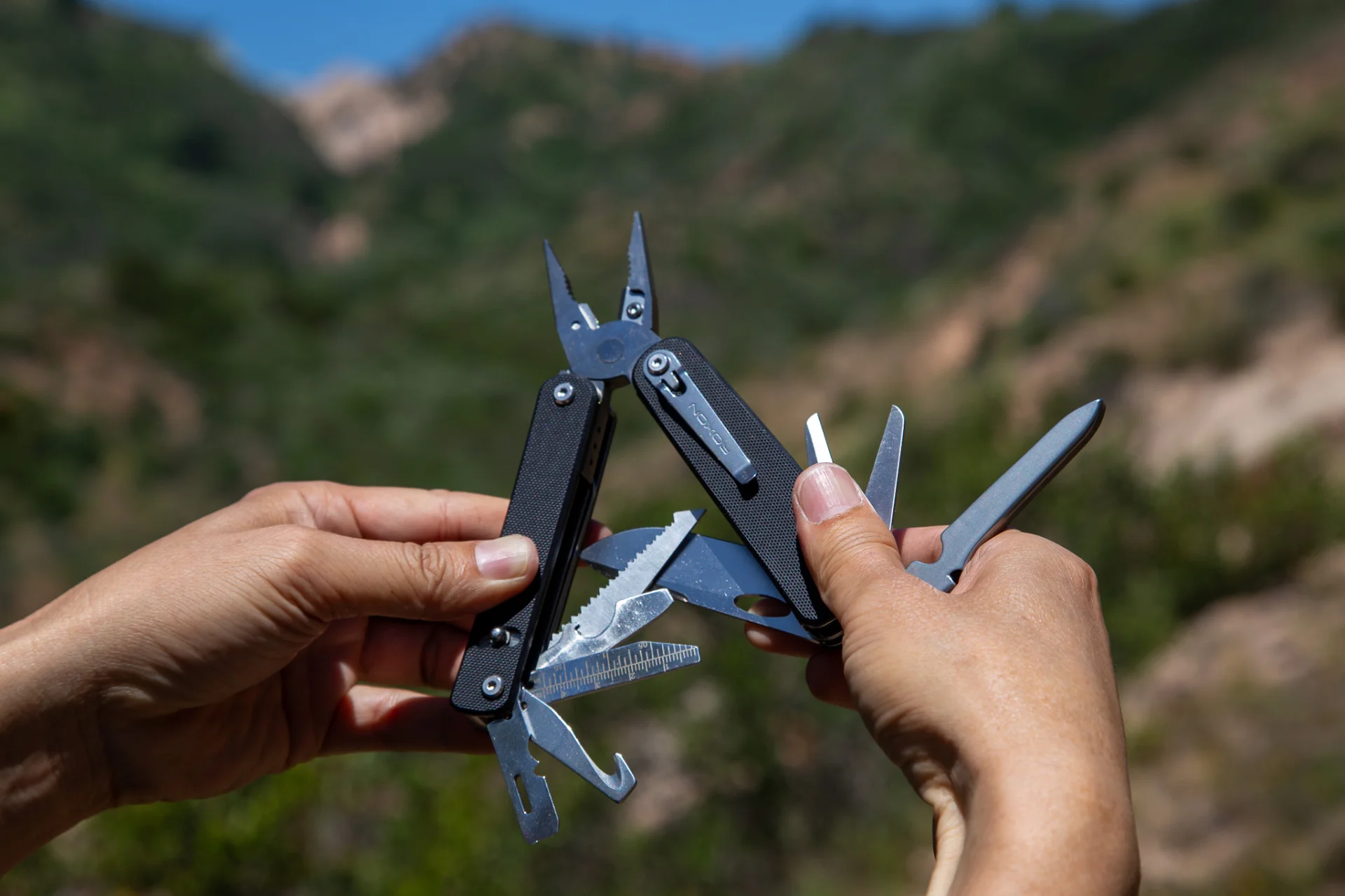 Clevermax Roxon Roxon Flex Titan multitool packs 2x modularity as most versatile ever