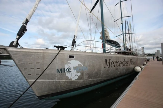 Within its sustainability strategy "TrueBlueSolutions" Mercedes-Benz is partner and main sponsor of Mike Horn's four-year PANGAEA Expedition.