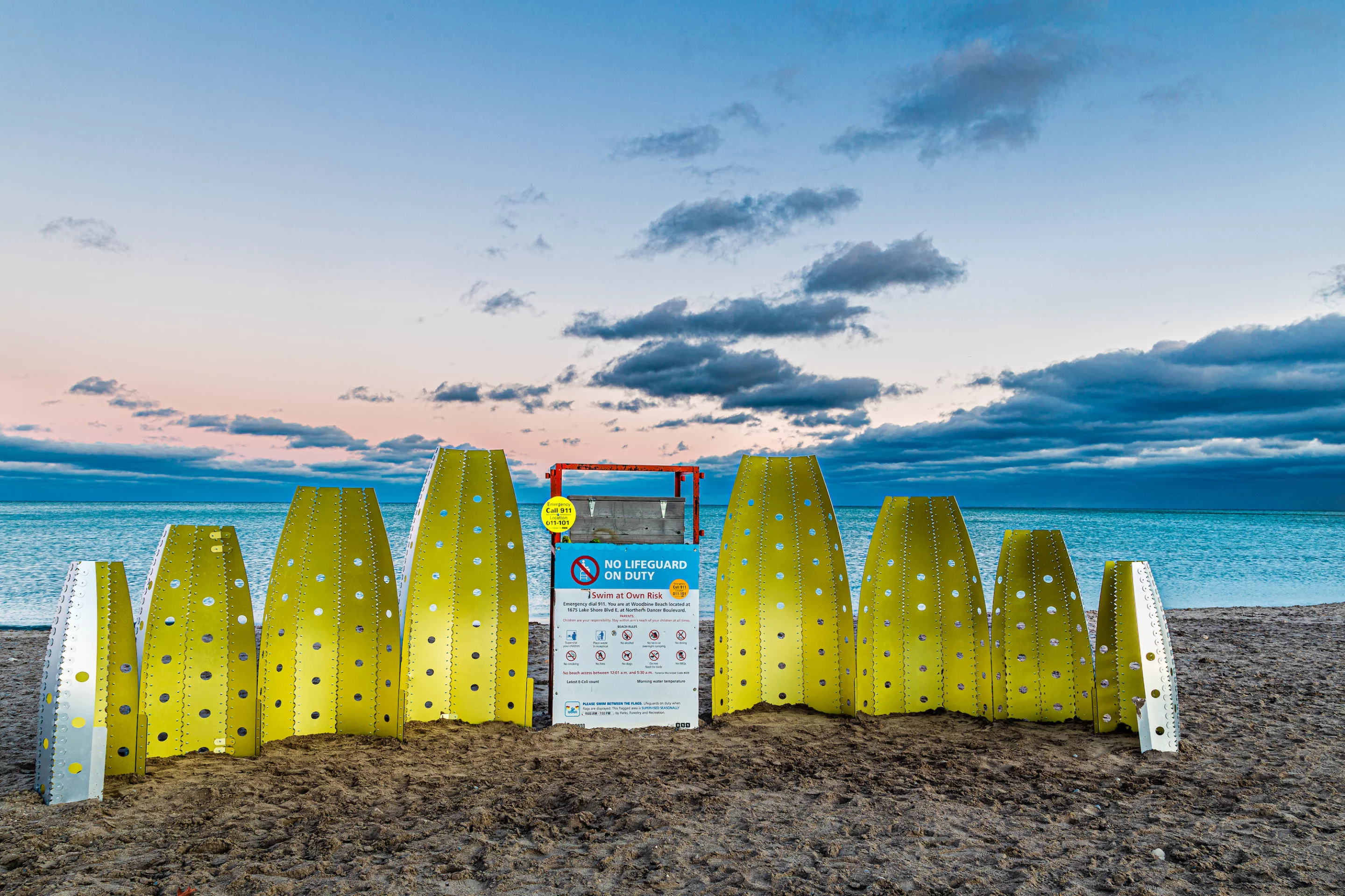 Ripple Hut was designed by Cesar Rodriguez Perfetti, Jake Kroft, Breno Gualter, and Dean Roumanis, who were supervised by Associate Professor Vincent Hui from the Toronto Metropolitan University Department of Architectural Science. It consists of a collection of canoes arranged either side of the lifeguard station, with their structural connections depicting ripples in the water