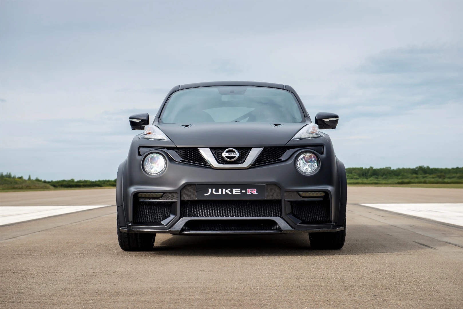 The new front bumper design clearly borrows inspiration from the GT-R
