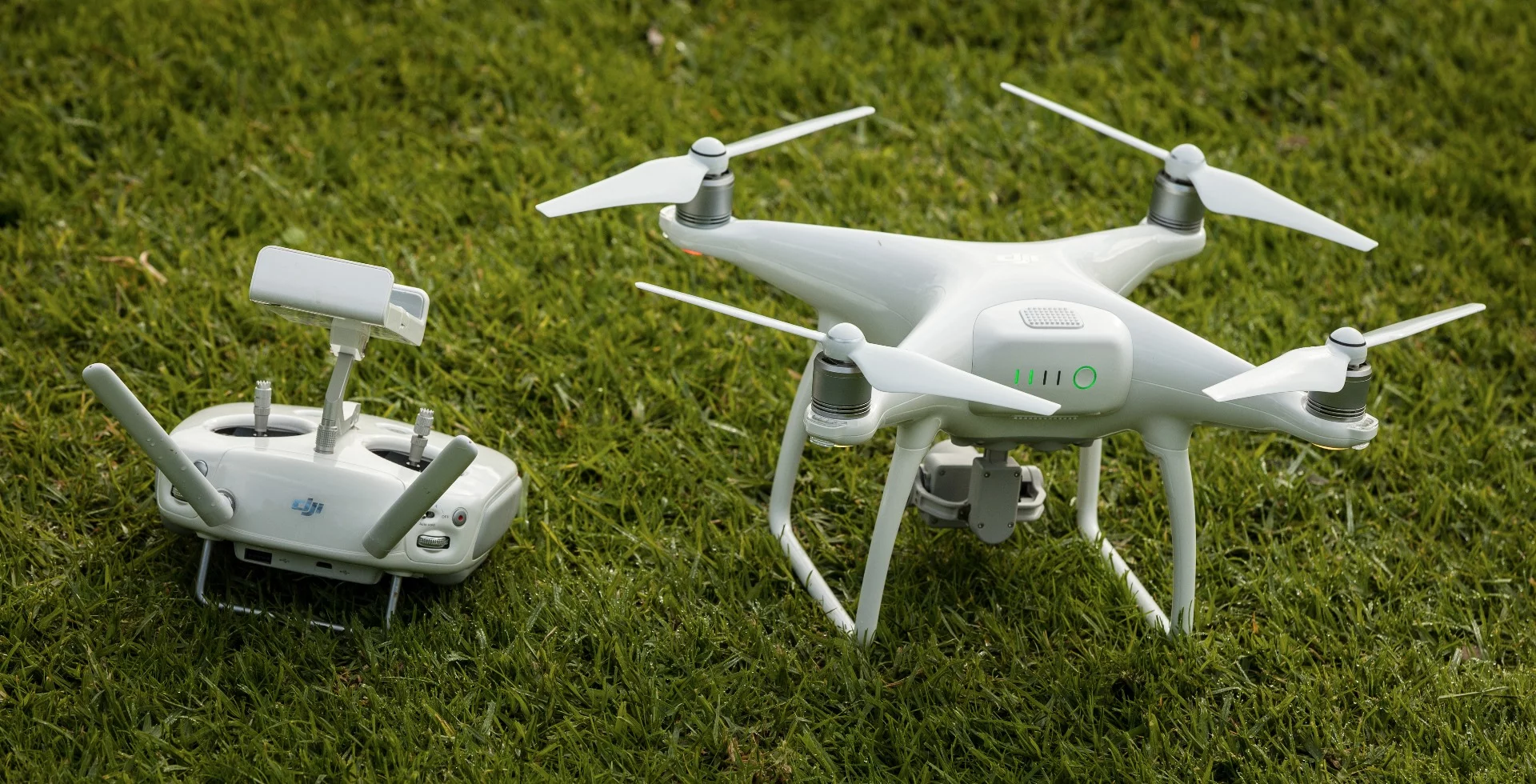 DJI Phantom 4: controller still can't handle a 10-inch tablet