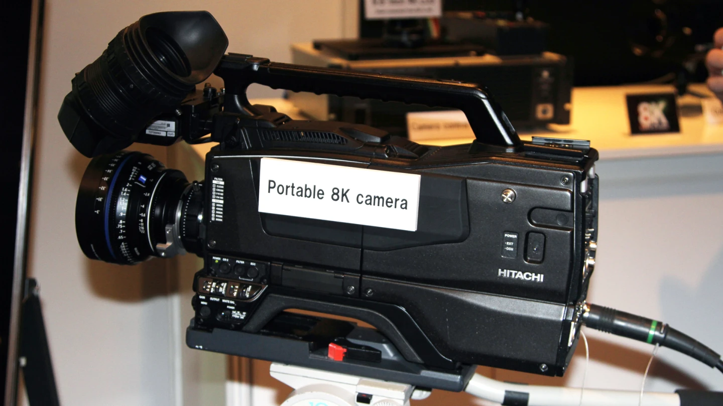 The 8K portable camera system captures images via a 2.5-in, 33 megapixel CMOS sensor.