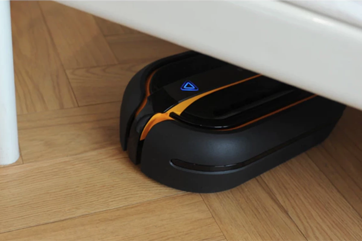 The Everybot RS700 will move from darker areas once it's completed cleaning, thanks to so-called Exit Shadow Area Technology