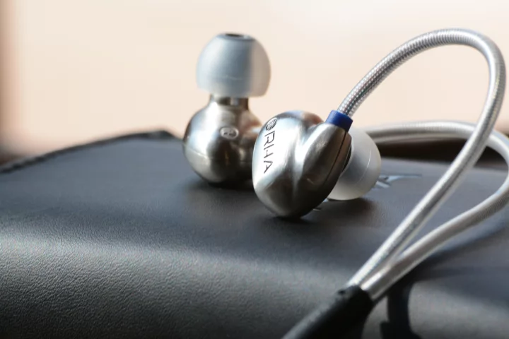 Within the ergonomic metal injection-molded stainless steel housing of each earpiece is a hand-made dynamic driver (Photo: Paul Ridden/Gizmag.com)