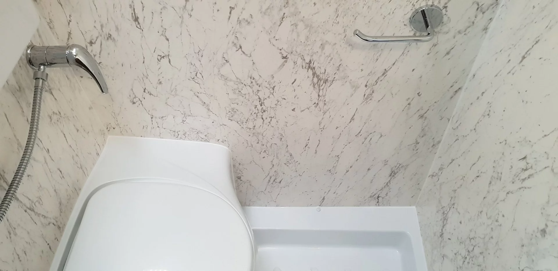 The Savage includes a central wet bath