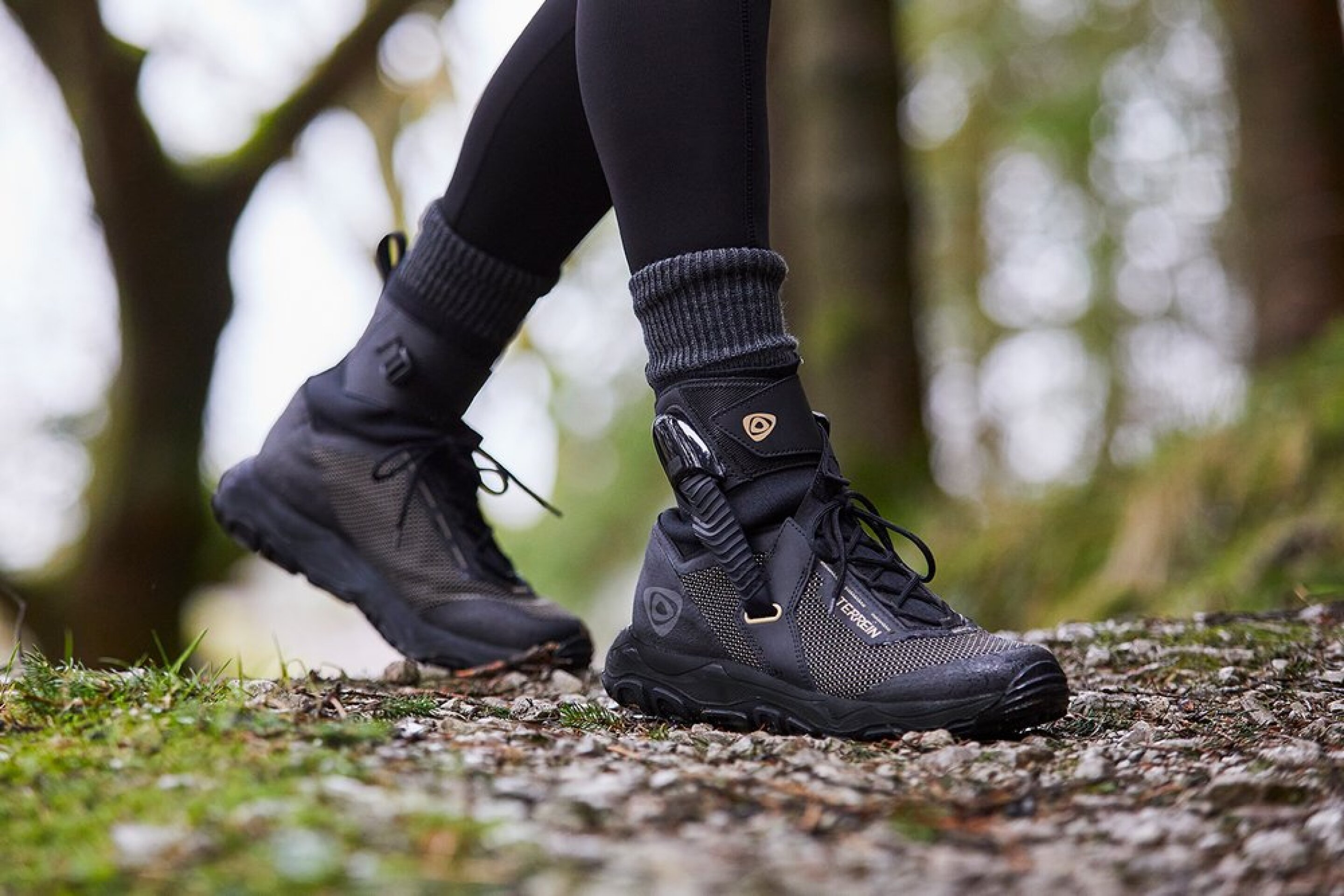 Hiking boots use hydraulic pistons to stabilize ankles on rocky ground