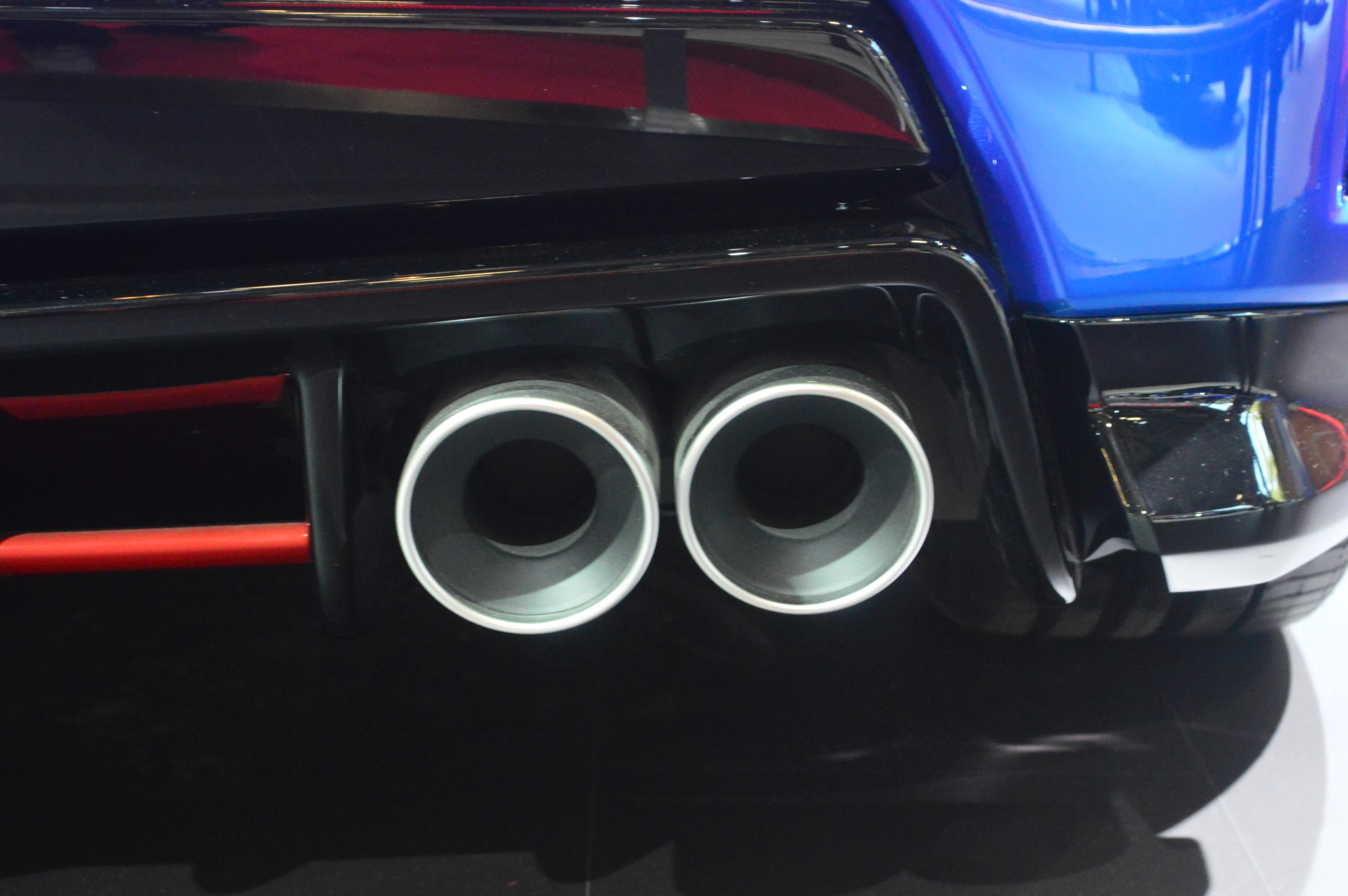 Close up of the Honda 2015 Civic Type R at the Paris Motor Show (Photo: C C Weiss/Gizmag)