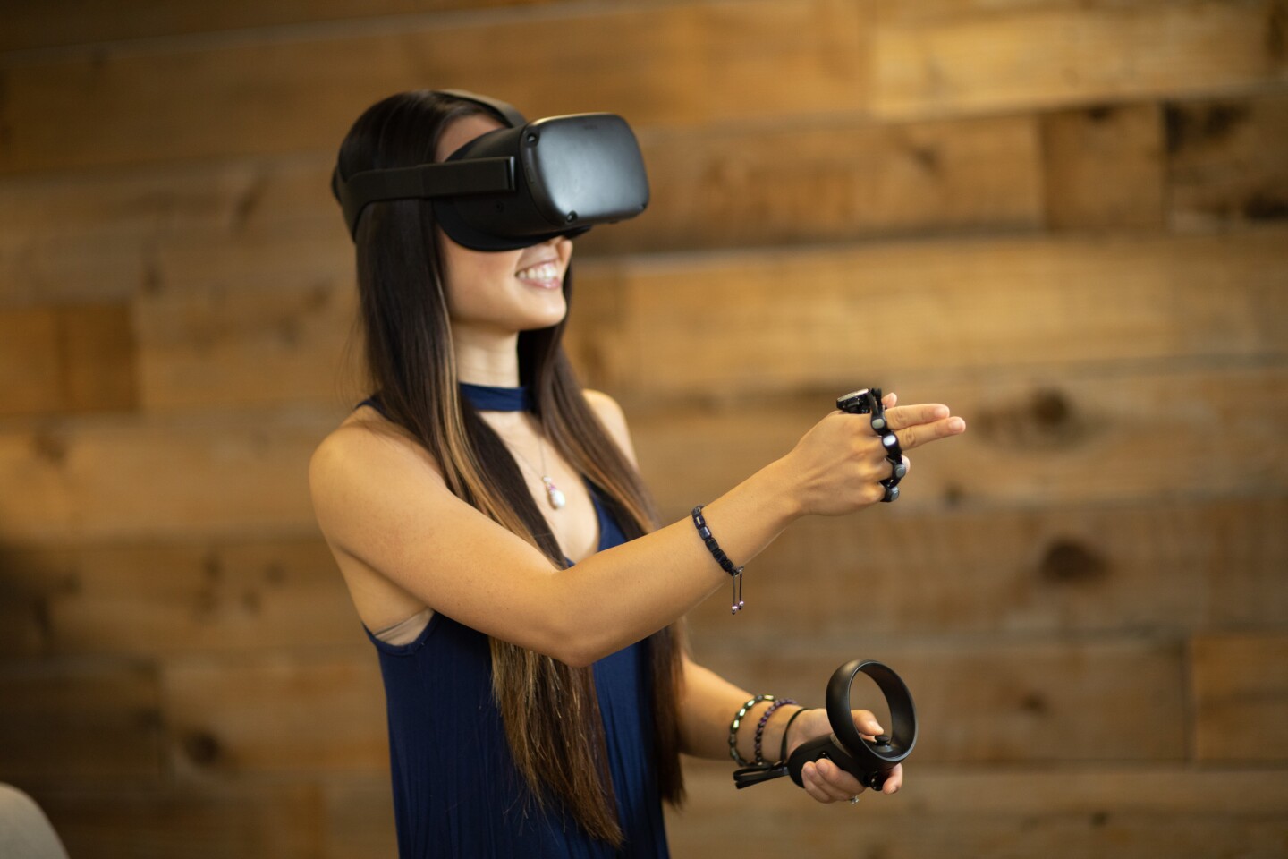 Control of VR and AR devices using the Tap Strap 2 is planned in the future