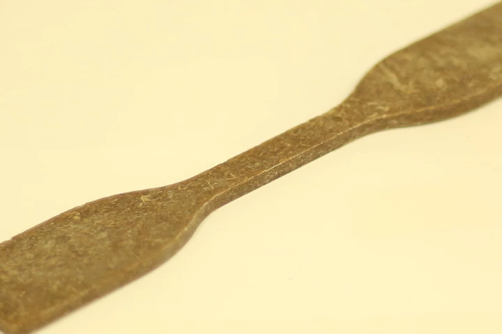 An item made from the agave bagasse/plastic composite