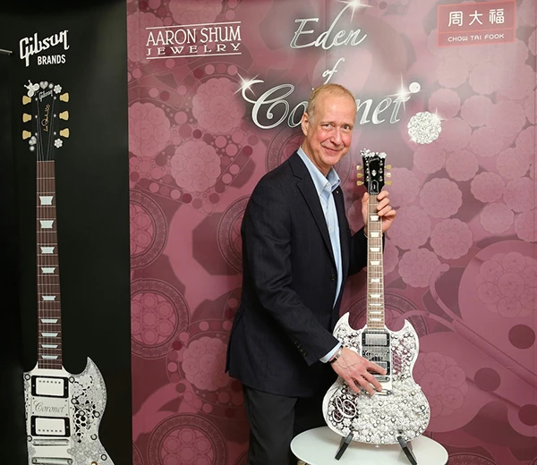 The Eden of Coronet is reported to be the first collaboration between Gibson Brands, jewelry designer Aaron Shum of Coronet and musician/designer Mark Lui