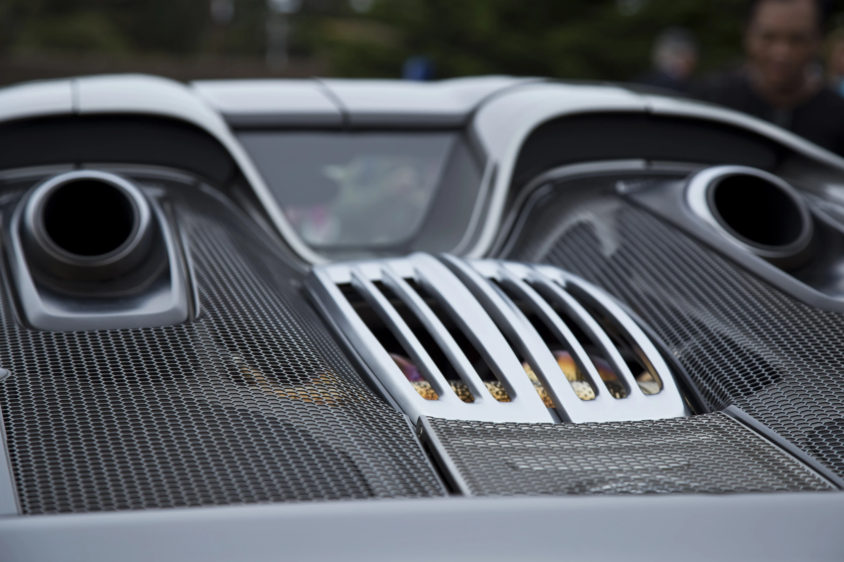Twin mounted exhaust pipes jutting up from the engine deck are a carryover from Porsche's motorsports arena (Photo: Angus MacKenzie/Gizmag.com)