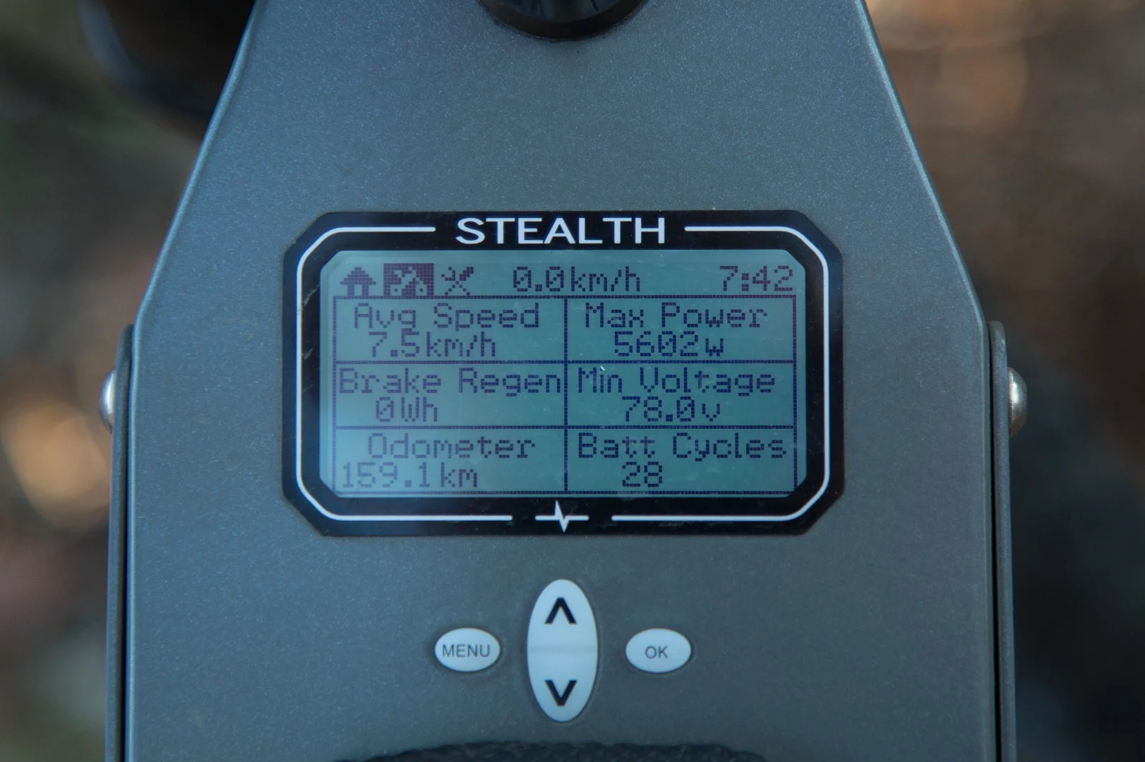 In addition to battery level, the in-built screen also gives you access to almost every other detail you could think of – average speed, odometer, voltage, brake regen, battery cycles ...