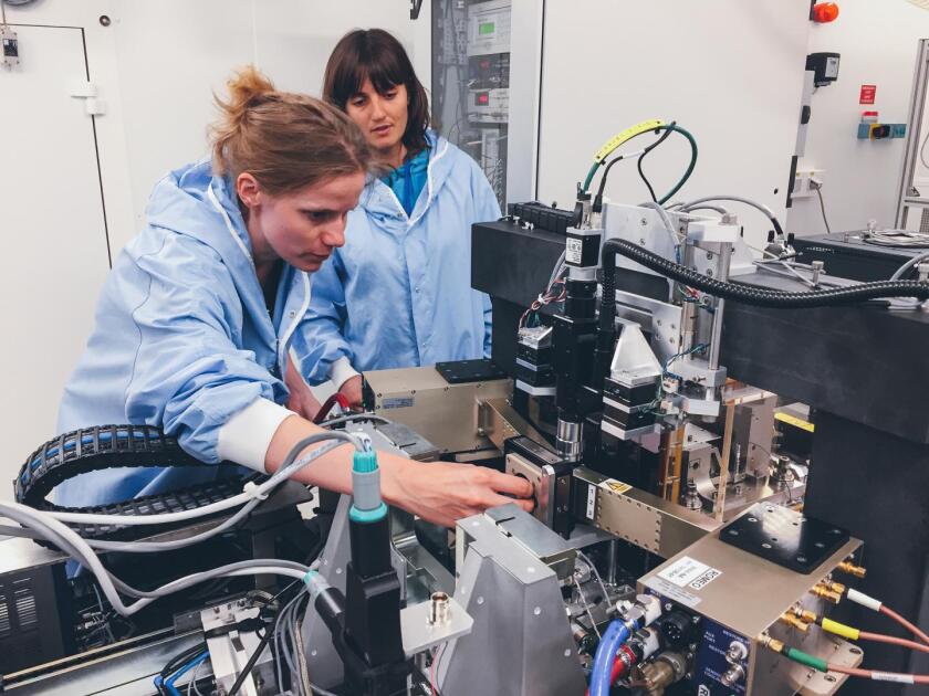 Ines Schreiver, first author (German Federal Institute for Risk Assessment (BfR), Berlin, Germany), with Julie Villanova, ESRF scientist during experiments at the ESRF ID16B beamline