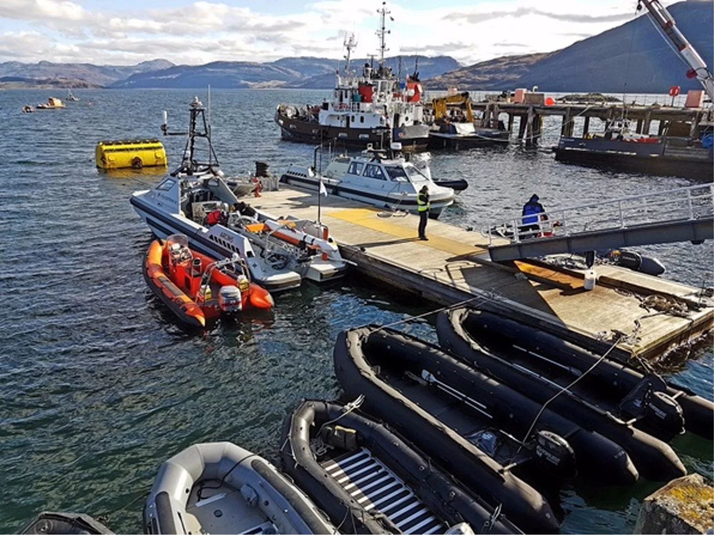 Atlas ARCIMIS minesweeper at the dock