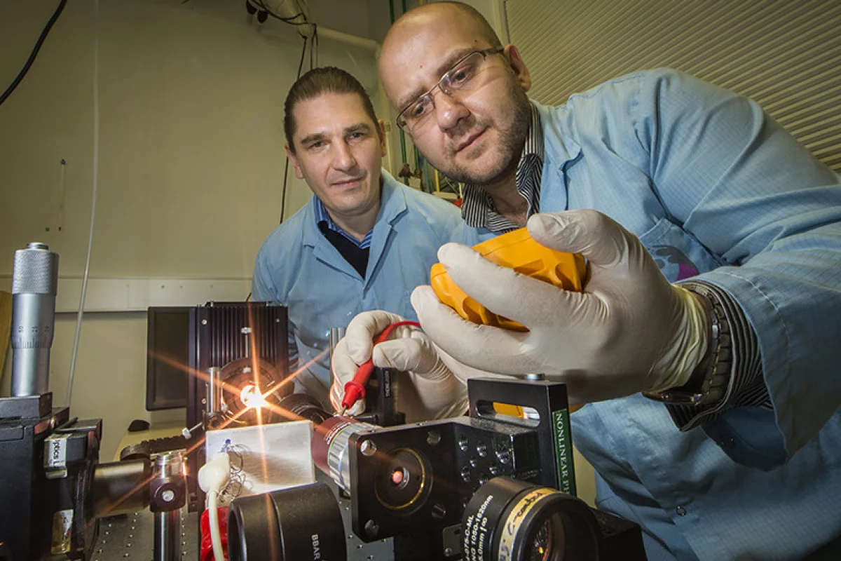 Researchers Andrey Miroshnichenko (left) and Mohsen Rahmani (right) demonstrate the new nanomaterial