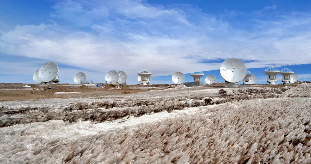 Antennas on Chajnantor. Photo: ALMA (ESO/NAOJ/NRAO), R. DurÃ¡n (ALMA)