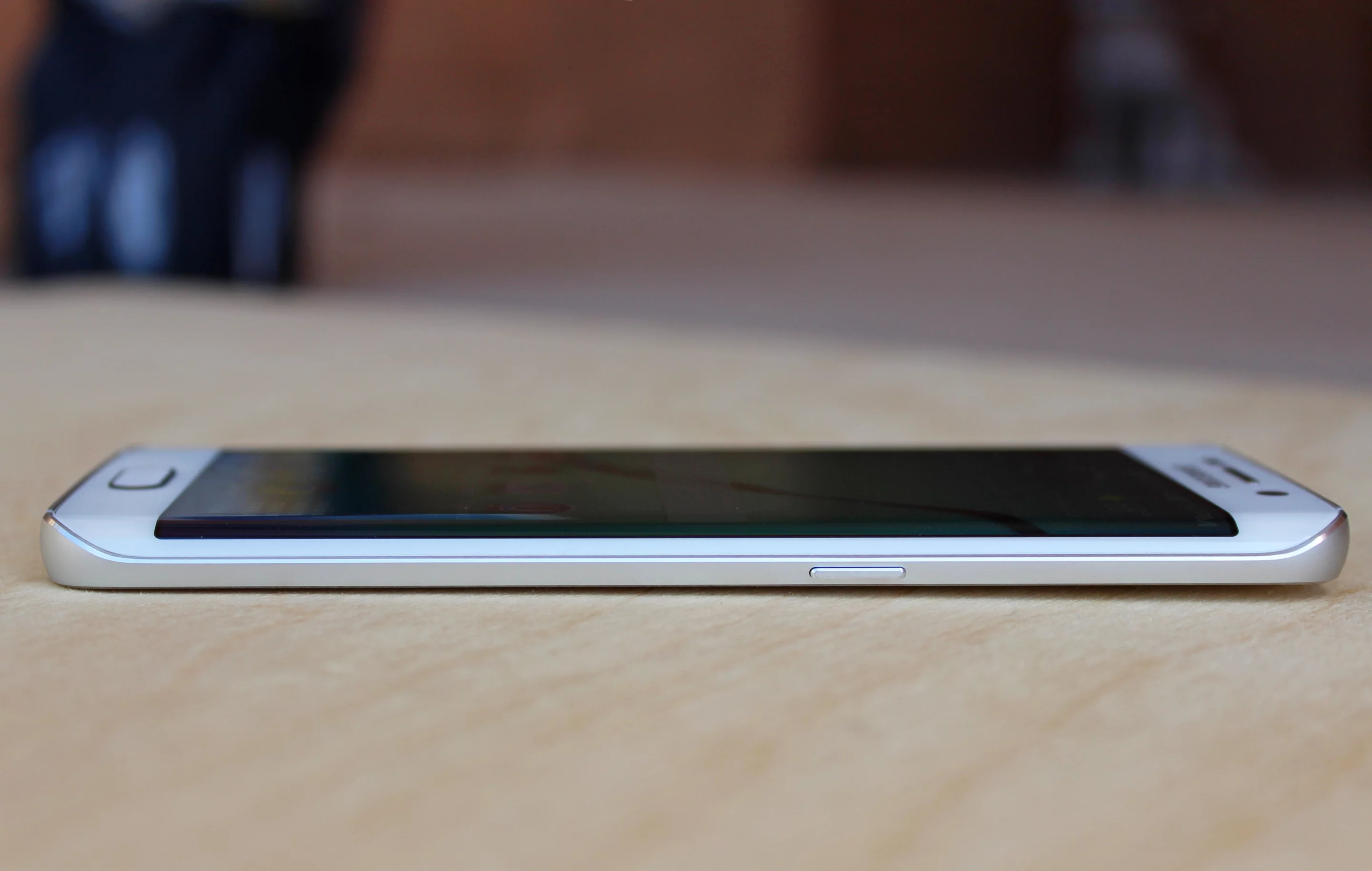 The Galaxy S6 edge is 7 mm (0.28-in) thick, 3 percent thicker than the Galaxy S6 (Photo: Will Shanklin/Gizmag.com)