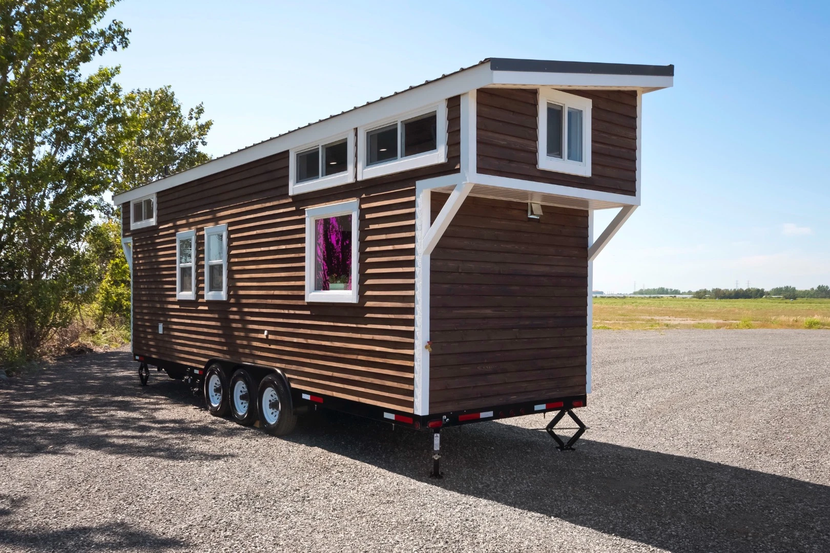 The home features two overhanging loft sleeping areas, bringing its actual length to 32 ft (9.7 m)