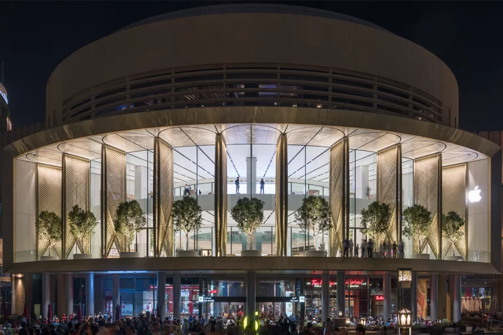 The Apple Dubai Mall's 18 motorized "Solar Wings" take around a minute to open
