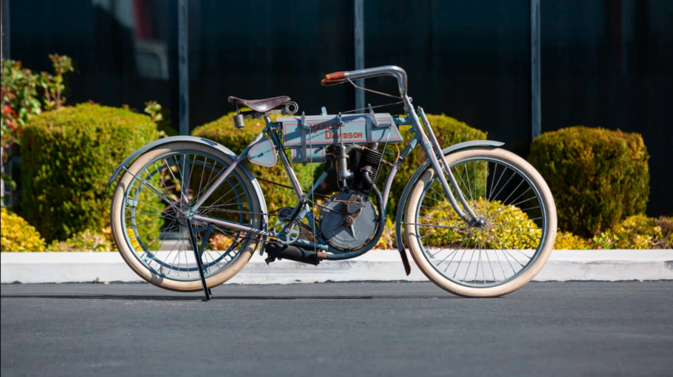 Selling for US$297,000, this 1907 Harley-Davidson Strap Tank single was the top-priced bike at Mecum's 2021 Las Vegas Collectible Motorcycle Auctions