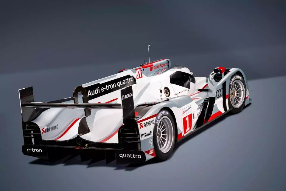 R18 e-tron quattro