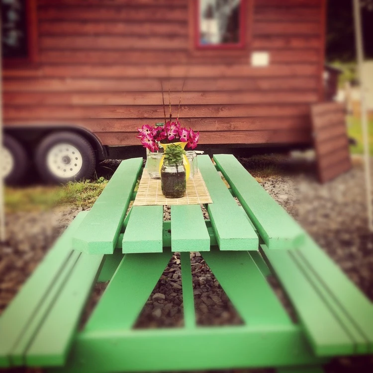 Outdoor dinning, Tiny Tack style (Photo: Christopher Tack)