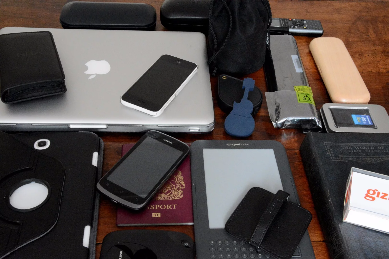 The Wolffepack Metro is capable of stowing away 22 liters' worth of modern commute necessities, and we certainly didn't find ourselves wanting in the storage space department