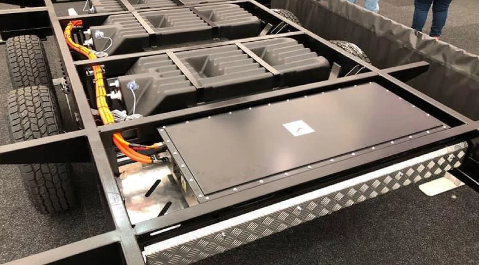 Shown here on the ERV chassis, a 14.3-kWh lithium battery pack also lies at the heart of the OzX hybrid drive