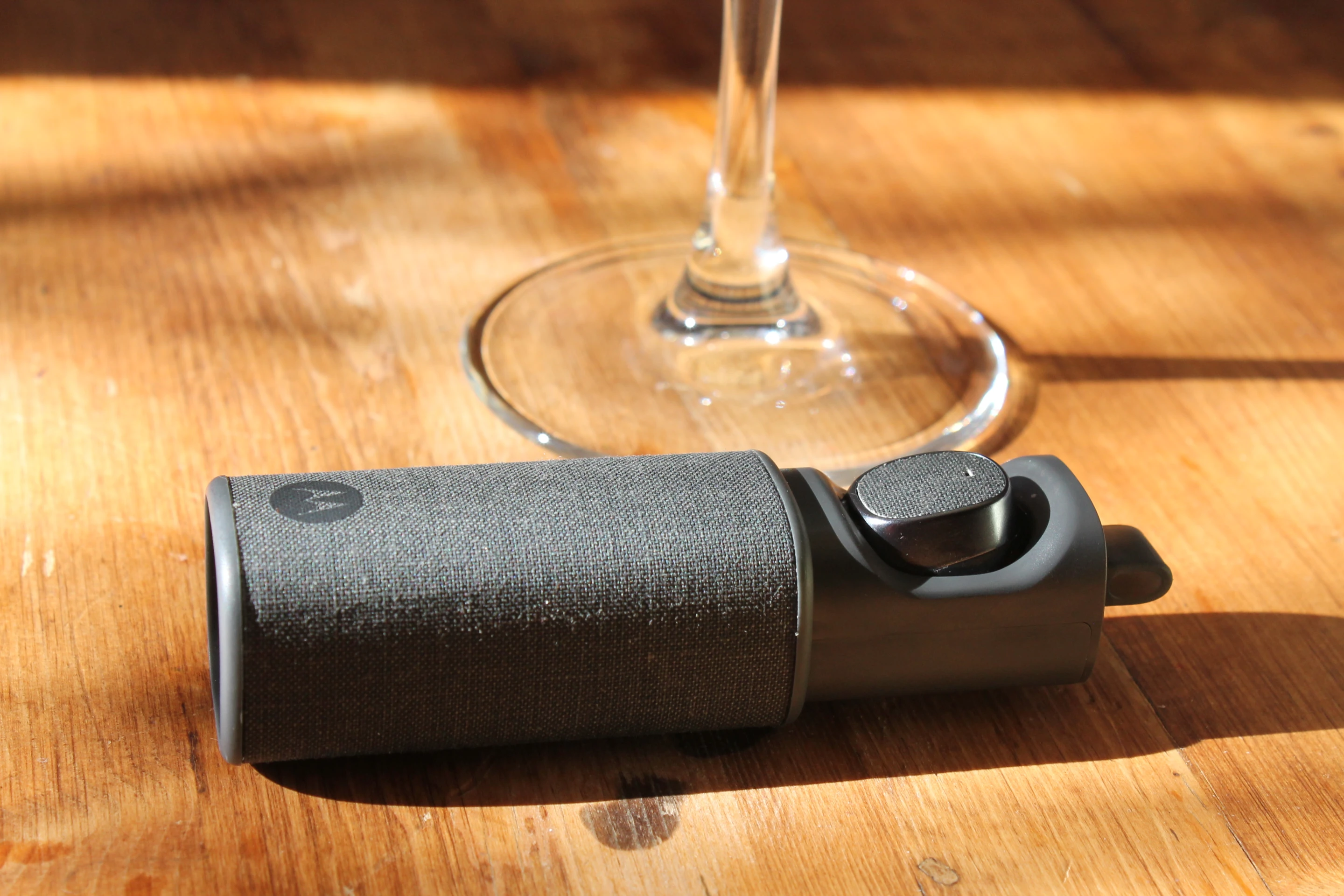 The carrying case is also a portable charging station (Image credit: Eric Mack/Gizmag.com)