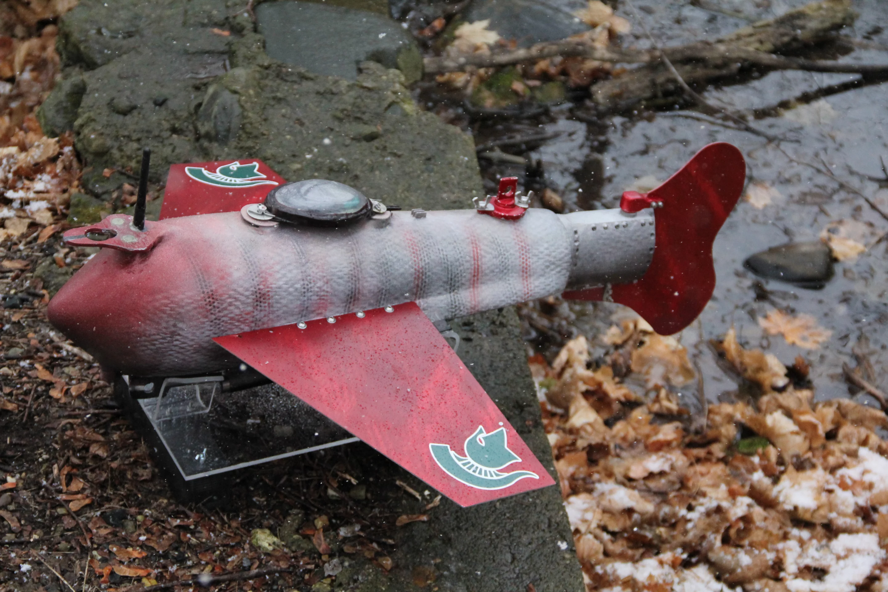 Grace's battery serves as a sliding weight inside its fuselage, causing it to dive or surface (Photo: Xiaobo Tan)