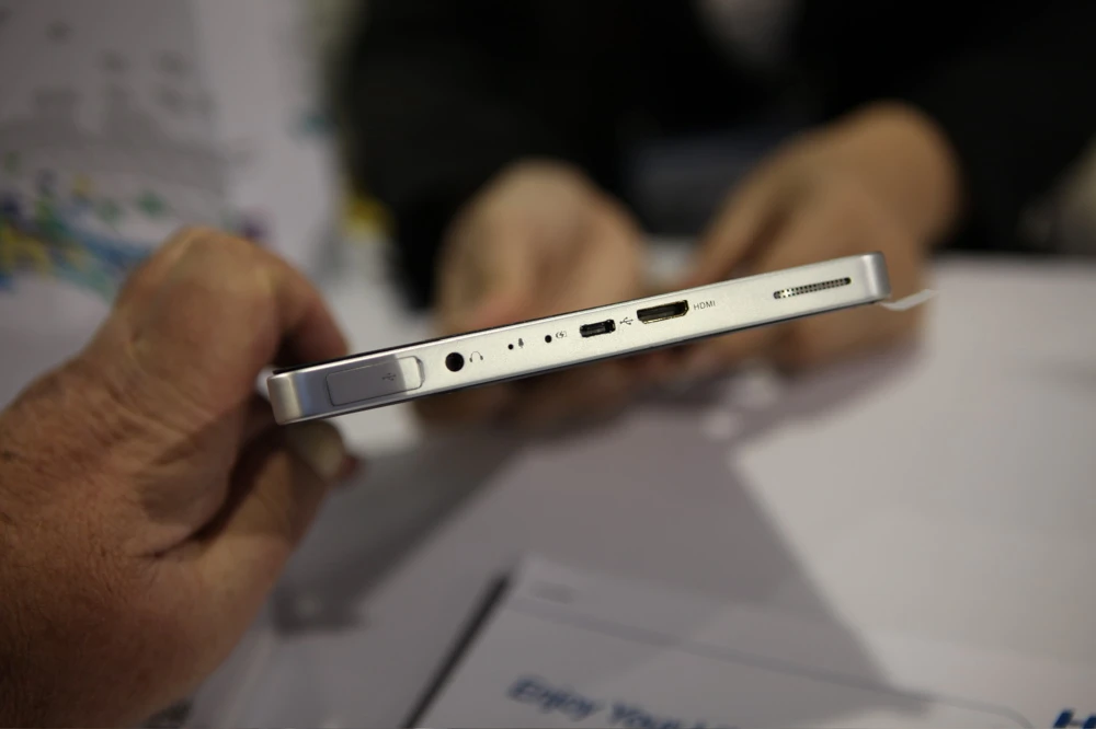 The HPad A116's physical connectivity options
