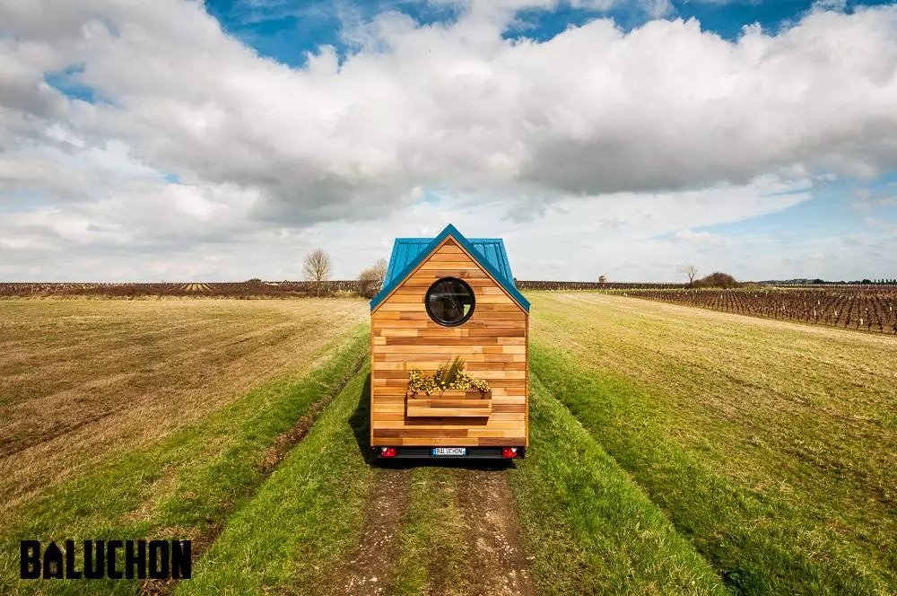 The Essen'Ciel is based on a double-axle trailer