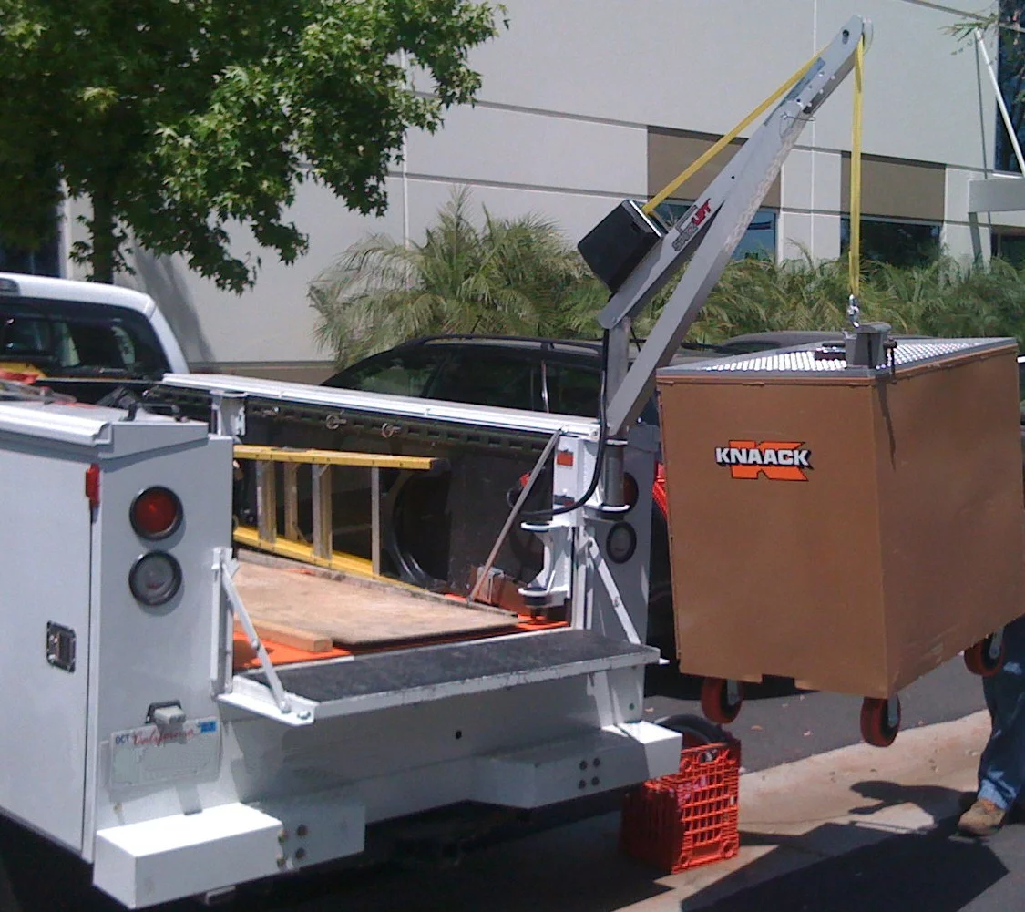 Spitzlift's miniature crane lifts up to 30 times its own weight