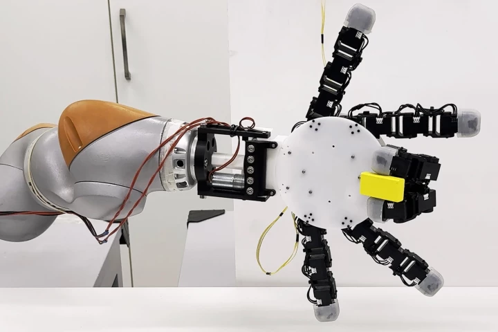 The EPFL robotic hand ... seen here still attached to its robotic arm