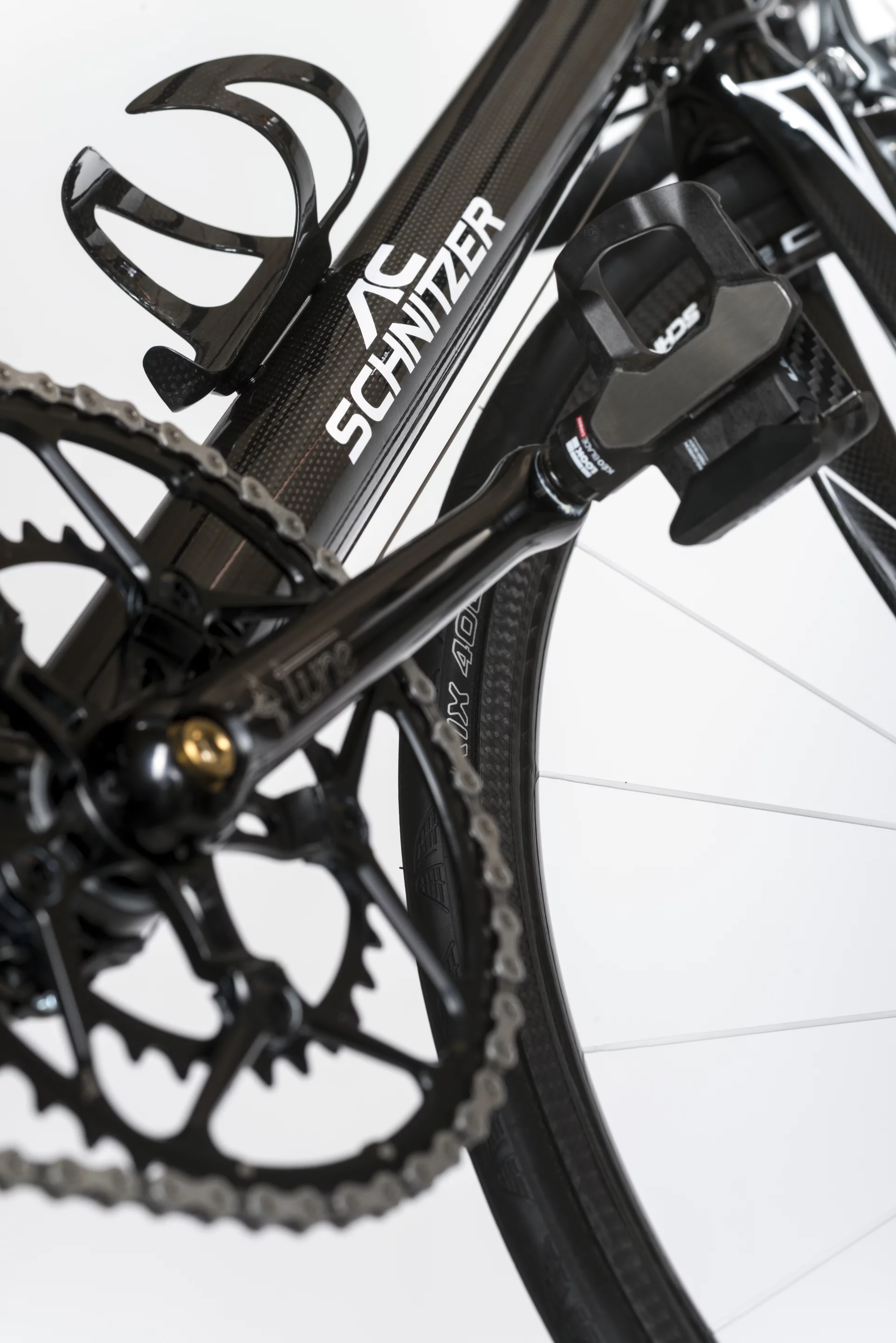 AC Scnitzer replaces the crank with a lighter version