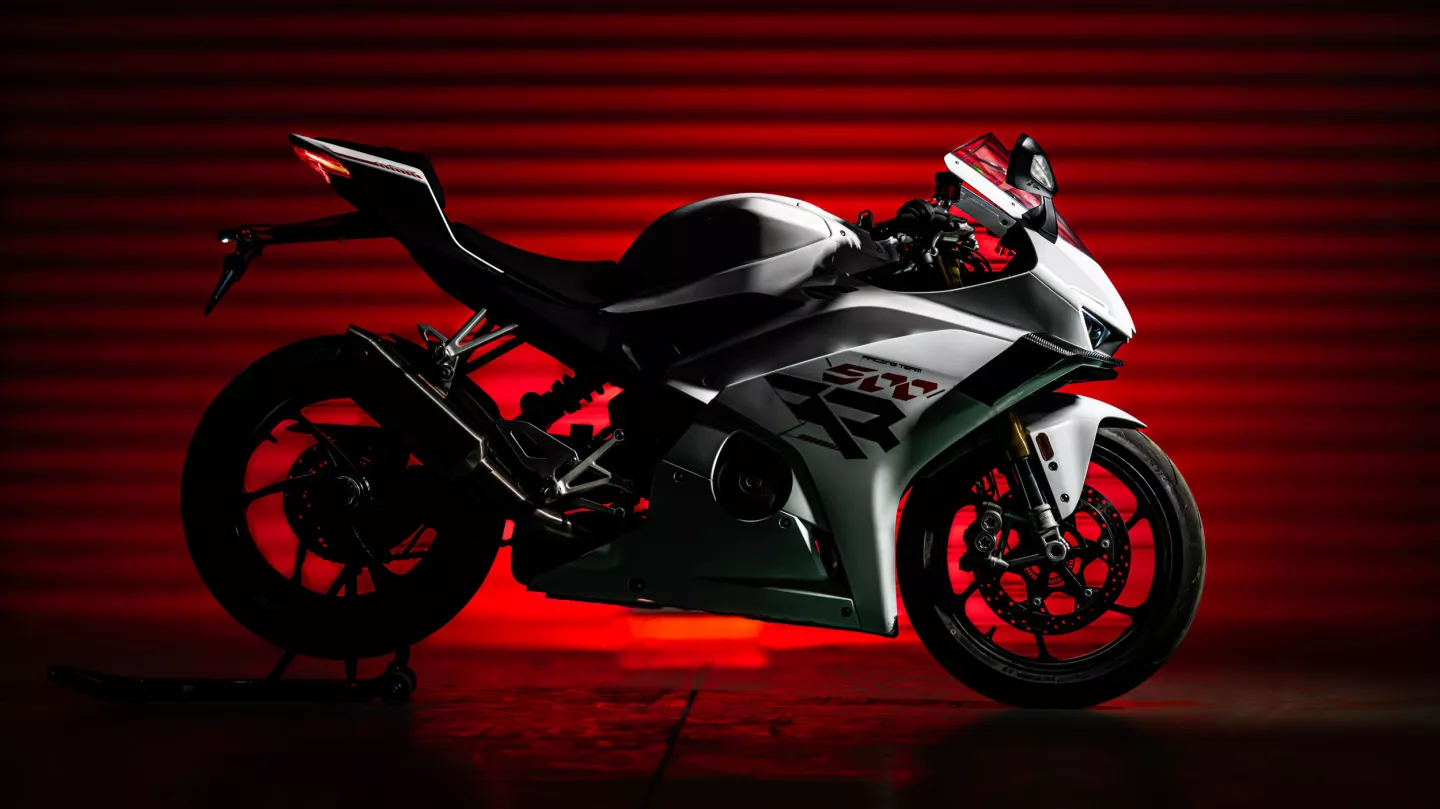 The 500RR is supposed to take on the Kawasaki ZX-4RR and QJMotor SRK 421 RR in the UK